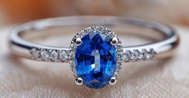 Choisir une bague saphir pour des fiançailles inoubliables