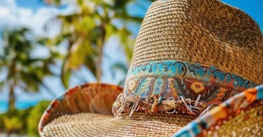Comment choisir un chapeau de surf pour femme ?
