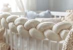 Comment installer un tour de lit tressé pour bébé facilement ?