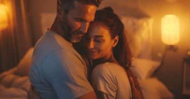 Un homme qui fait l’amour à sa femme très régulièrement